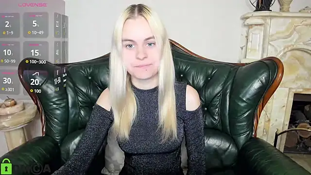 Snapshot of HillEva chatting on November 19, 2025, 8:25 am HillEva online show from November 19, 2025, 8:25 am