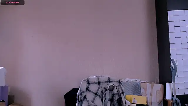  Roselina  online show from December 4, 2025, 7:28 am