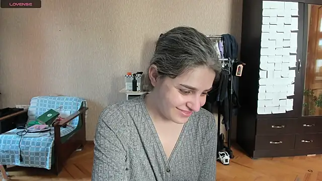 Snapshot of _Roselina_ chatting on June 19, 2026, 11:03 am Roselina online show from June 19, 2026, 11:03 am