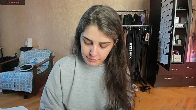Snapshot of _Roselina_ chatting on July 1, 2026, 12:18 pm Roselina online show from July 1, 2026, 12:18 pm