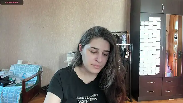Snapshot of _Roselina_ chatting on July 8, 2026, 12:09 pm Roselina online show from July 8, 2026, 12:09 pm