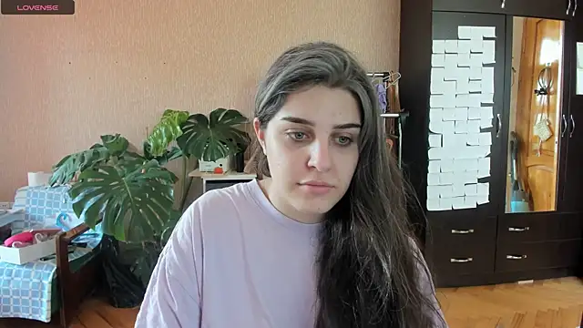 Snapshot of _Roselina_ chatting on July 11, 2026, 7:44 am Roselina online show from July 11, 2026, 7:44 am