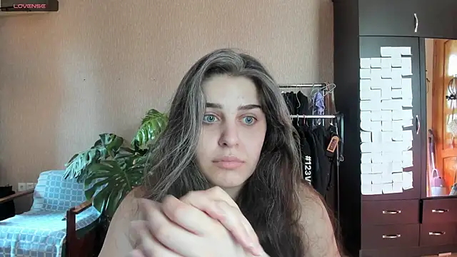 Snapshot of _Roselina_ chatting on July 13, 2026, 8:39 am Roselina online show from July 13, 2026, 8:39 am