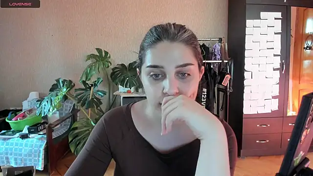 Snapshot of _Roselina_ chatting on July 23, 2026, 3:32 pm Roselina online show from July 23, 2026, 3:32 pm