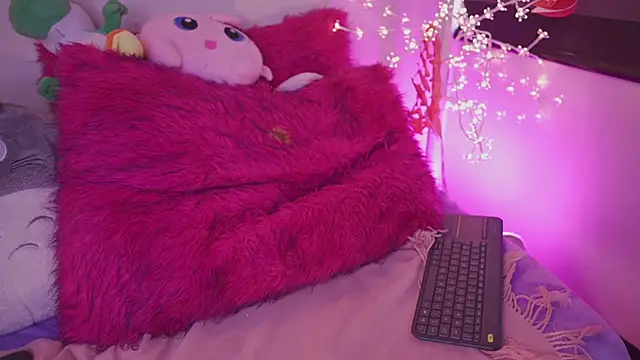 emma soffia  online show from February 24, 2025, 8:58 pm