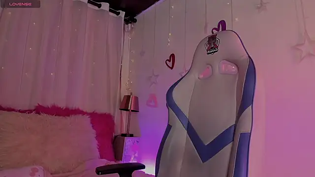 emma soffia  online show from March 13, 2025, 5:50 pm