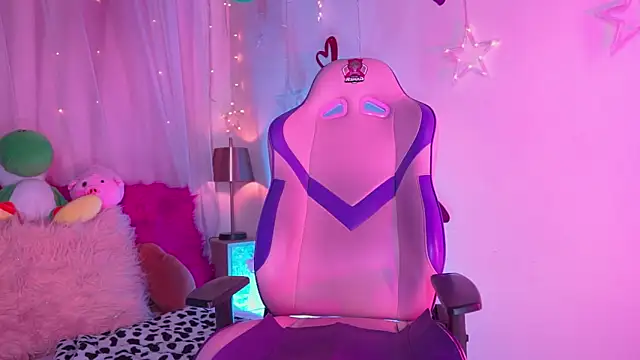 emma soffia  online show from March 17, 2025, 6:42 pm