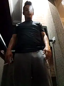 Snapshot of Santanacumxplod chatting on January 23, 2025, 2:23 am Santanacumxplod online show from January 23, 2025, 2:23 am