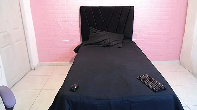 DULCE1609 online show from December 18, 2025, 8:04 pm