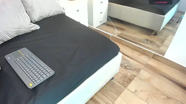 raquell moore online show from October 24, 2025, 11:39 am