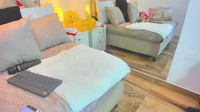 raquell moore online show from December 16, 2025, 5:29 pm