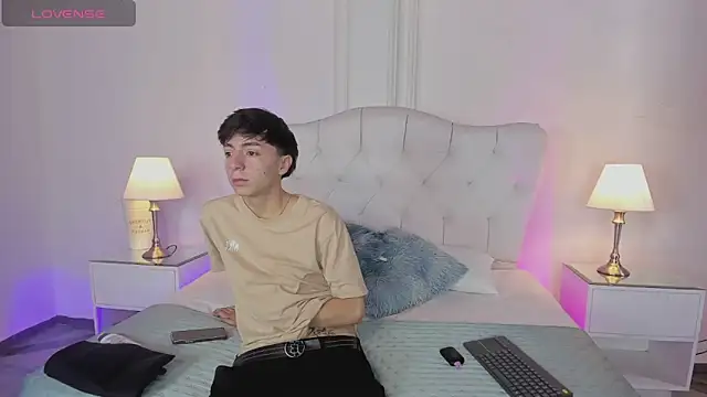 ethan and ava online show from March 19, 2025, 2:02 pm