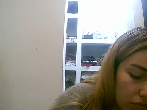 VittoriaTaylor online show from March 23, 2026, 5:00 am