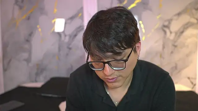 vanilla hot online show from October 26, 2025, 7:42 pm