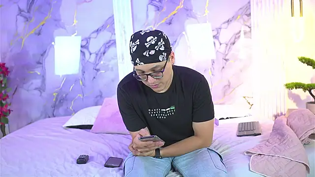 vanilla hot online show from November 7, 2025, 1:33 pm