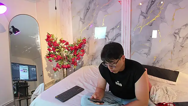 vanilla hot online show from December 3, 2025, 7:23 pm