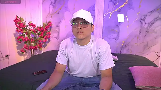 vanilla hot online show from December 15, 2025, 7:29 pm