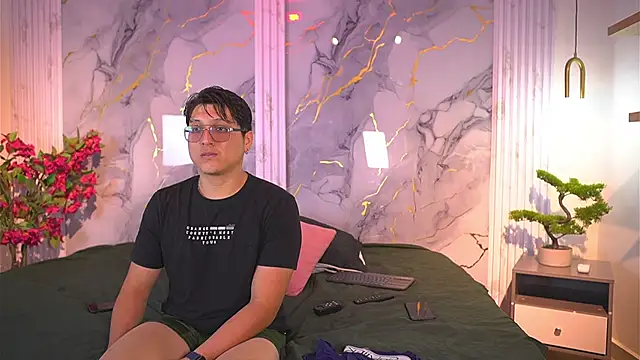 vanilla hot online show from December 16, 2025, 7:41 pm