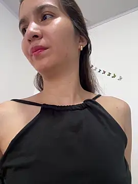 Bella still online show from April 5, 2026, 1:52 pm