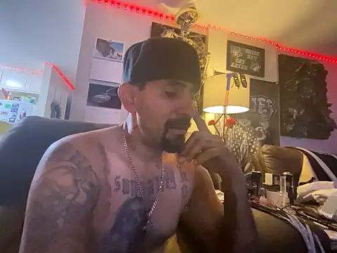 Snapshot of hornycouple818 chatting on January 28, 2025, 2:42 pm hornycouple818 online show from January 28, 2025, 2:42 pm