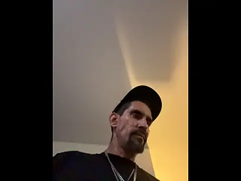 Snapshot of hornycouple818 chatting on November 1, 2025, 5:20 am hornycouple818 online show from November 1, 2025, 5:20 am