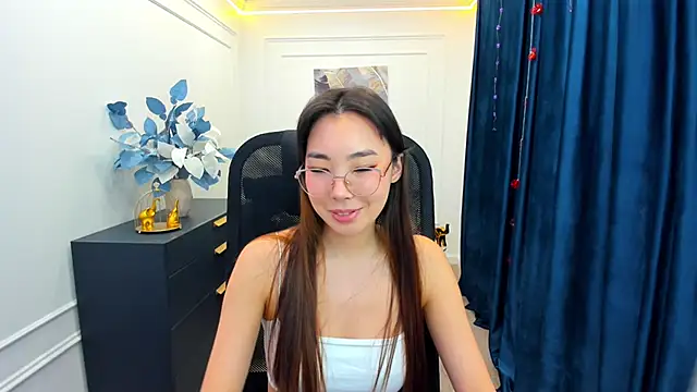 Snapshot of AnnaReyla chatting on November 27, 2025, 11:34 am AnnaReyla online show from November 27, 2025, 11:34 am