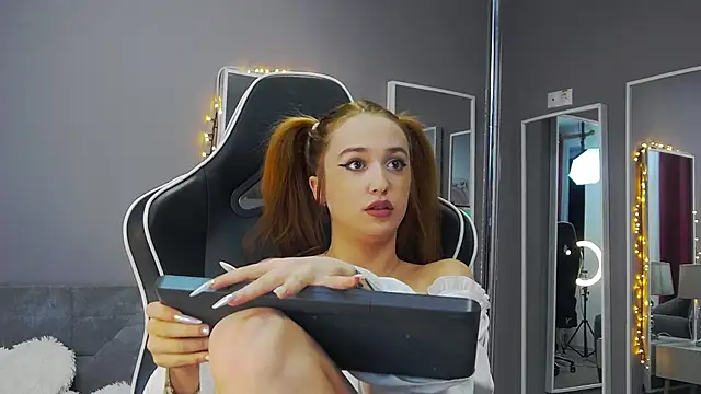 Eva Lovvia  online show from January 21, 2025, 6:23 pm