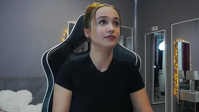 Eva Lovvia  online show from January 22, 2025, 6:31 pm