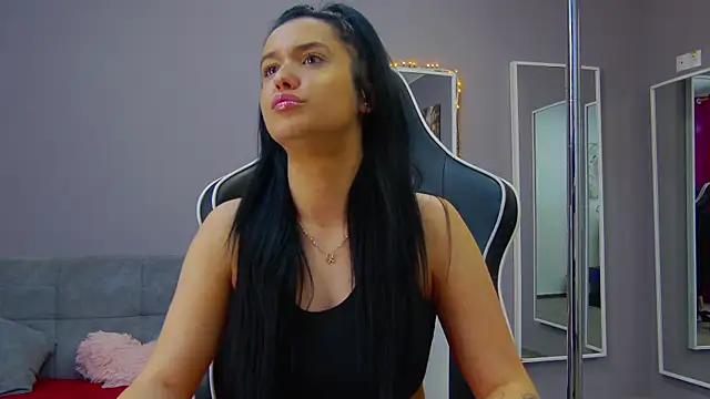 Eva Lovvia  online show from January 30, 2025, 6:21 pm