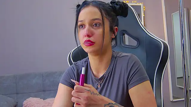 Eva Lovvia  online show from February 3, 2025, 10:21 pm