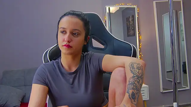 Eva Lovvia  online show from February 4, 2025, 1:23 am