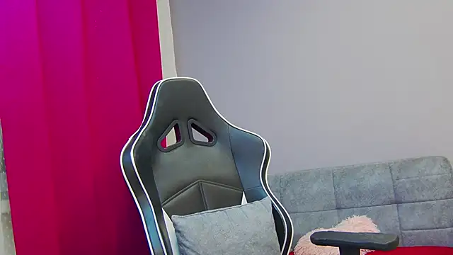 Eva Lovvia  online show from February 21, 2025, 4:37 pm