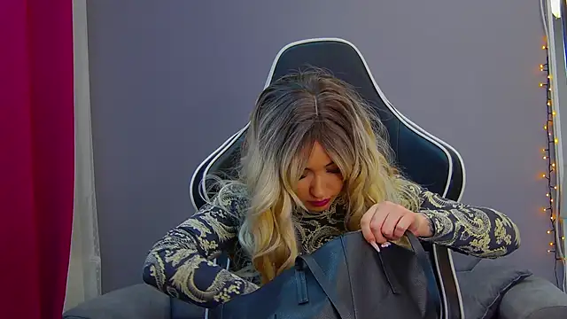 Eva Lovvia  online show from February 24, 2025, 7:52 pm