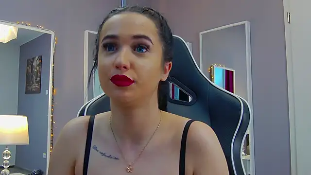 Eva Lovvia  online show from February 24, 2025, 10:58 pm