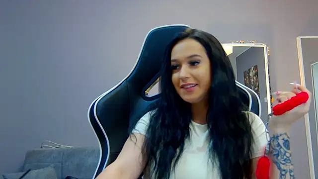 Eva Lovvia  online show from March 11, 2025, 9:37 pm