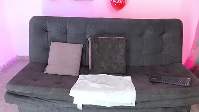 lucie petite online show from February 17, 2025, 10:03 pm