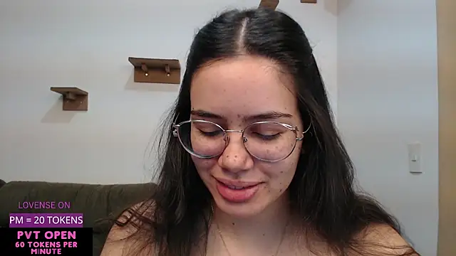 crystalll room online show from September 14, 2025, 5:28 am