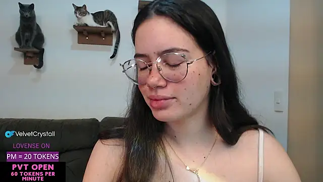 crystalll room online show from September 20, 2025, 5:41 am