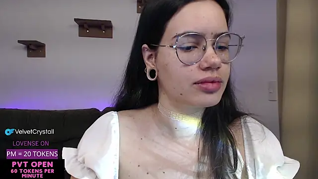 crystalll room online show from September 28, 2025, 5:35 am