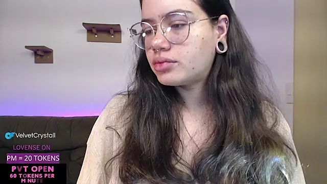 crystalll room online show from November 12, 2025, 6:25 am