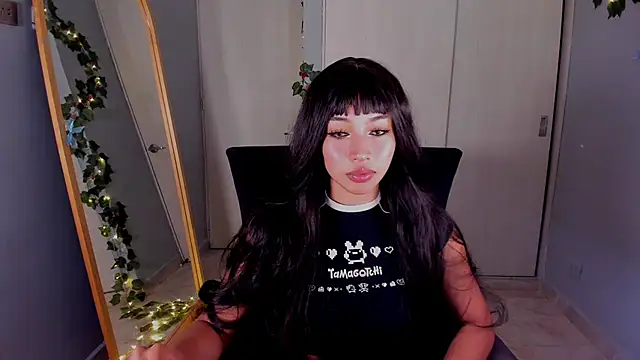 Snapshot of Curly915 chatting on September 16, 2025, 1:06 am Curly915 online show from September 16, 2025, 1:06 am