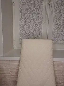 Anesteishen online show from November 28, 2025, 4:37 am