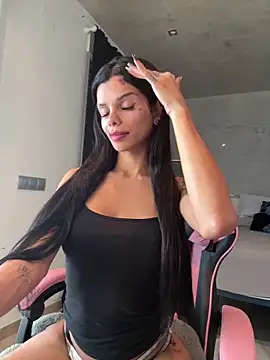 Rosariolovex online show from February 19, 2025, 4:00 pm