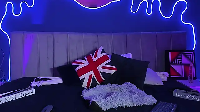 JeanneSabatier online show from February 1, 2026, 8:13 am