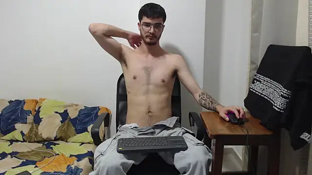 Snapshot of Aleex_Miller chatting on October 29, 2025, 12:24 am Aleex Miller online show from October 29, 2025, 12:24 am