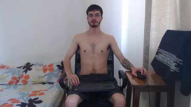 Snapshot of Aleex_Miller chatting on November 3, 2025, 4:30 pm Aleex Miller online show from November 3, 2025, 4:30 pm