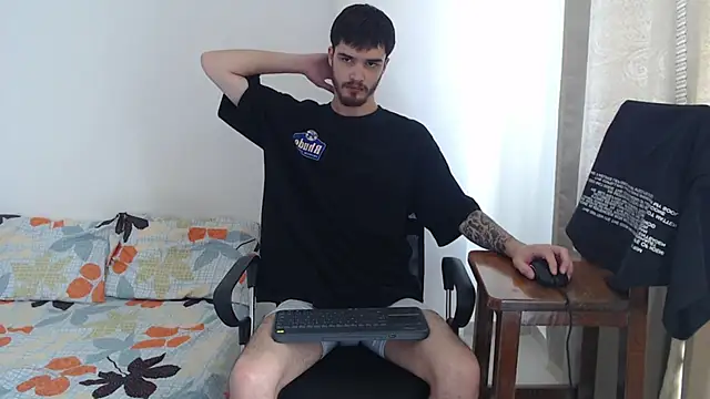 Snapshot of Aleex_Miller chatting on November 4, 2025, 2:49 pm Aleex Miller online show from November 4, 2025, 2:49 pm