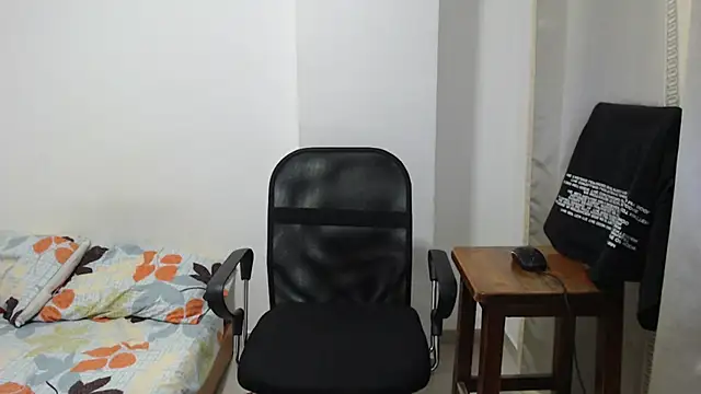 Snapshot of Aleex_Miller chatting on November 7, 2025, 4:12 am Aleex Miller online show from November 7, 2025, 4:12 am