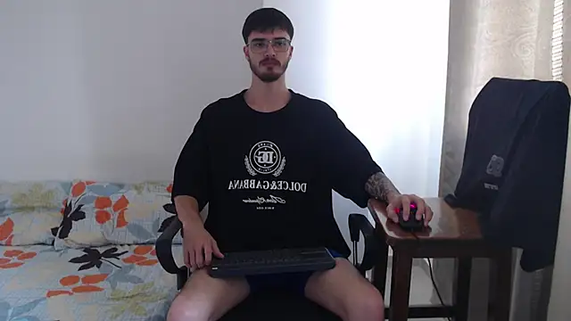 Snapshot of Aleex_Miller chatting on November 30, 2025, 10:03 pm Aleex Miller online show from November 30, 2025, 10:03 pm