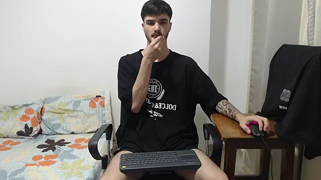 Snapshot of Aleex_Miller chatting on December 1, 2025, 10:09 am Aleex Miller online show from December 1, 2025, 10:09 am